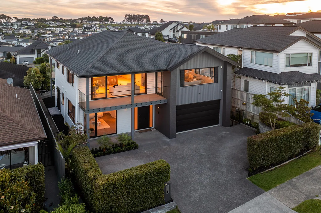 Silverdale 6 Slaapkamer Move-In Ready with Multi-Generational Versatility
