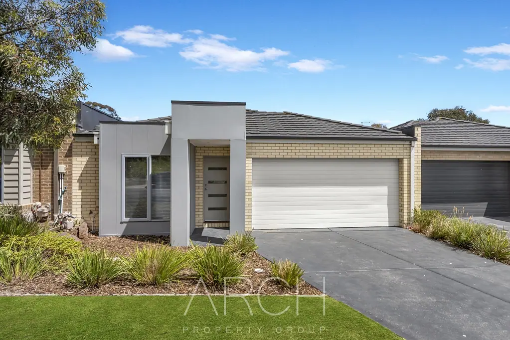 4 Denistoun Crescent, Cranbourne, VIC 3977