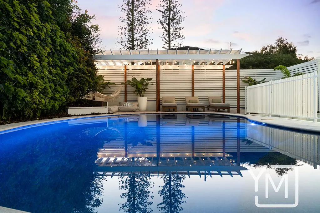 Battery Hill 4部屋 Elegant Coastal Residence - Inground Pool - Dual Living Potential