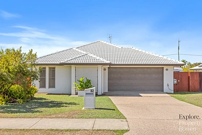 Bowen 4房  The Ultimate Family Home with Seven-Car Accommodation