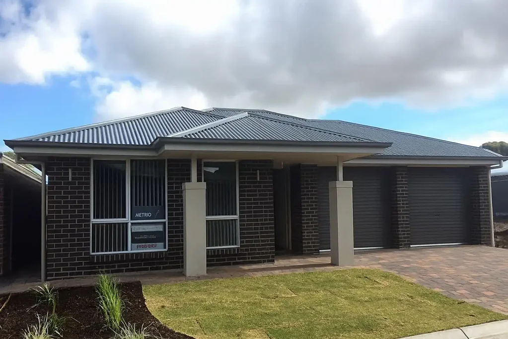 Modern Family Home- Convenient Quiet Location
