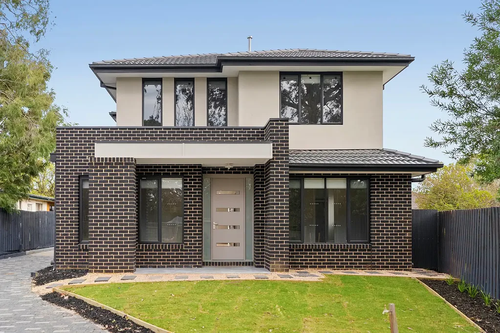Brand-new superbly located town home