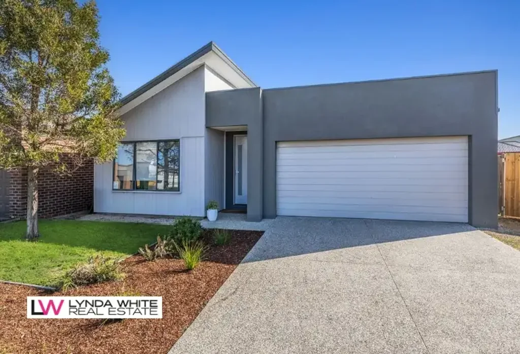 Point Lonsdale 3 Bedroom Coastal Comfort Meets Contemporary Living