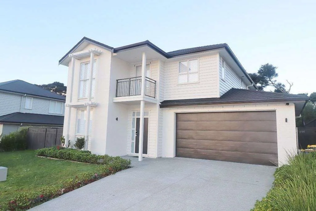 Great residential location with school zone, 5 bedroom house!