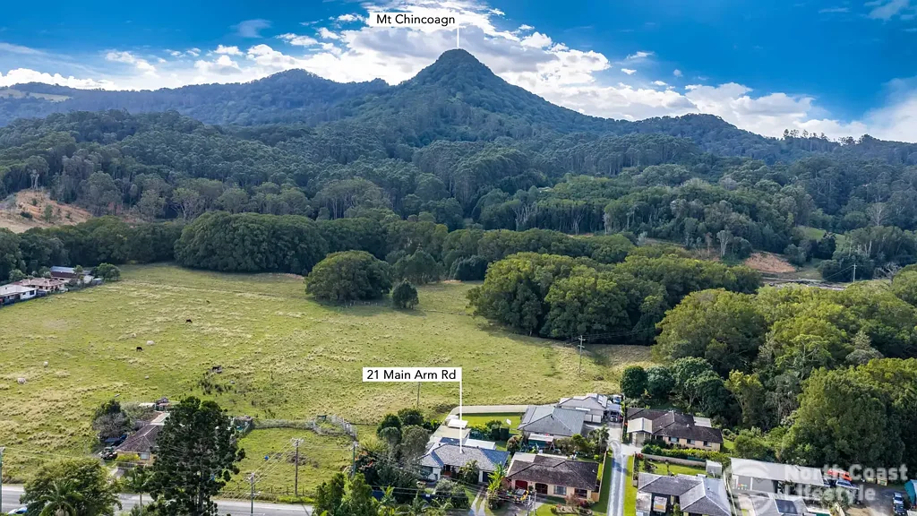 Mullumbimby 5 Slaapkamer Character filled home with stunning 
Mt Chincogan views.