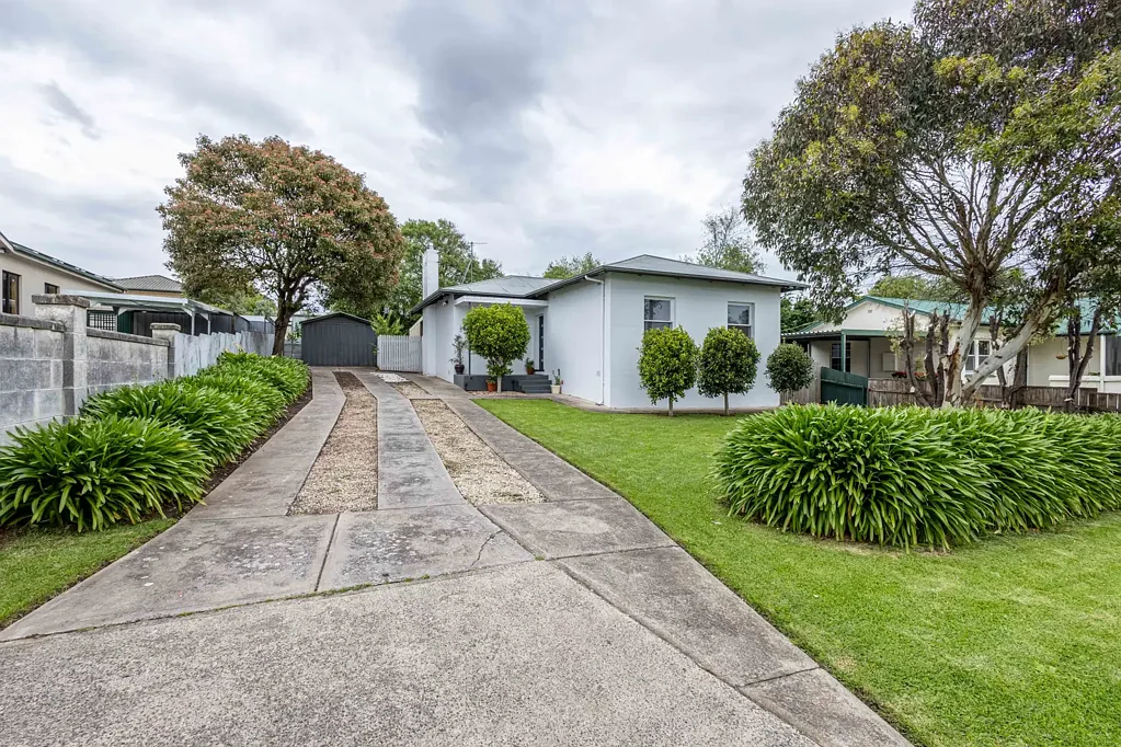 Mount Gambier 3房  Modern Style Meets Solid Stone Convenience