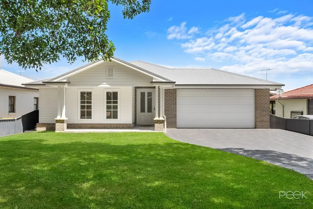 Richmond 4 Slaapkamer Luxury Single Level Residence, 733 SQM Block & Rear Yard Access