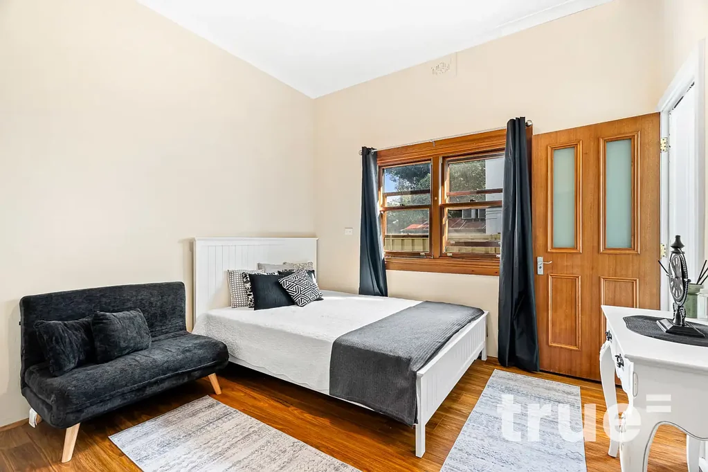 FURNISHED AND AFFORDABLE SELF CONTAINED ROOM