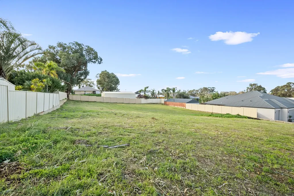 Lakelands A once-in-a-lifetime opportunity to create your dream estate.