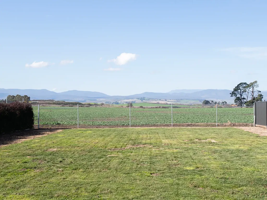 Breadalbane “994m2 block - breathtaking country views, just outside of the city"

Planning approval for 4 x bedroom/2 x bathroom home.

Offers over $285,000.00
