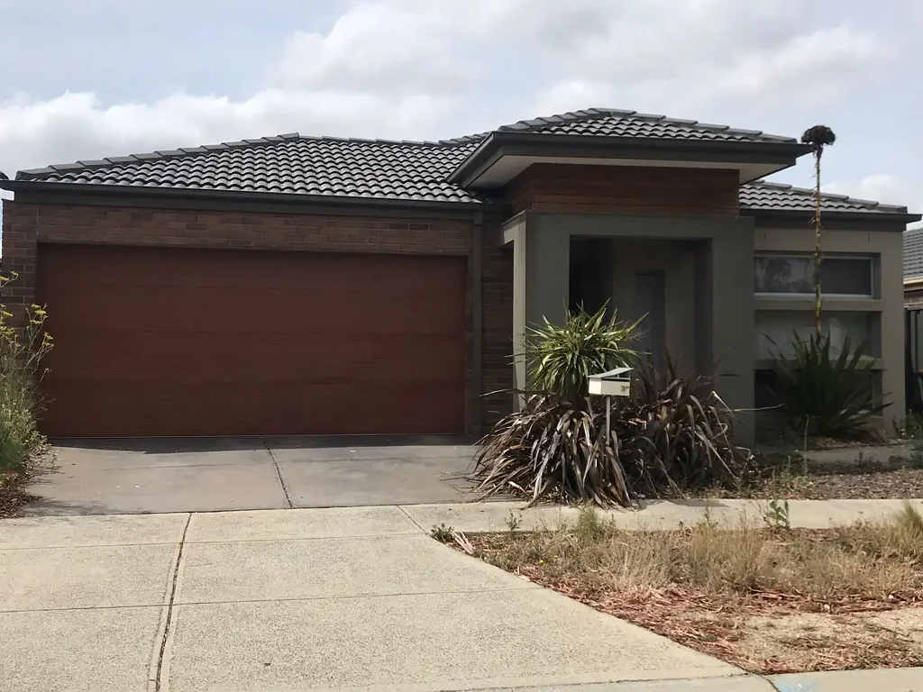 Modern three bedroom family home!!