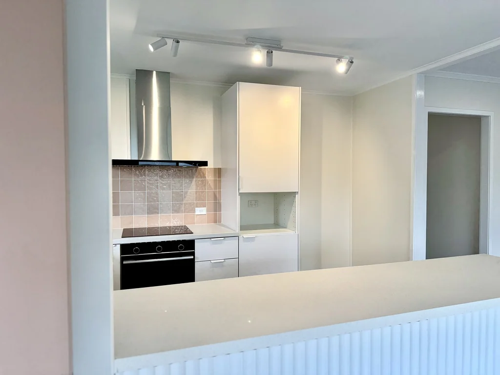 Moranbah 3chambre MAGNIFICENTLY RENOVATED HOME: COMBINING STYLE, SPACE AND PRACTICALITY