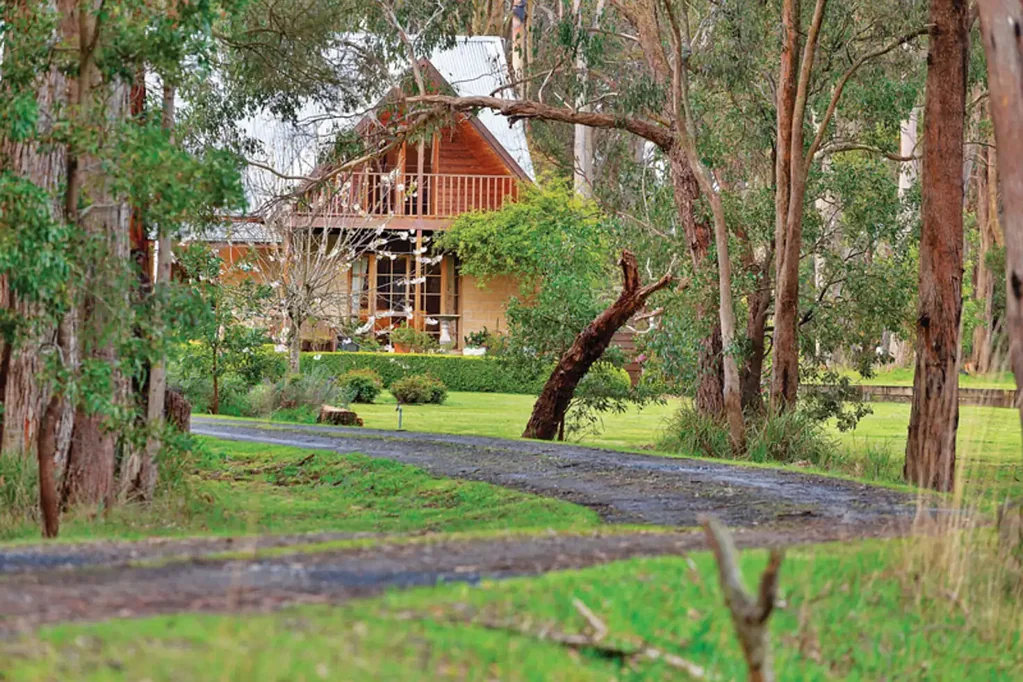 Ross Creek 5 Bedroom Rural Retreat with Pool, Shedding and Breathtaking Surrounds
