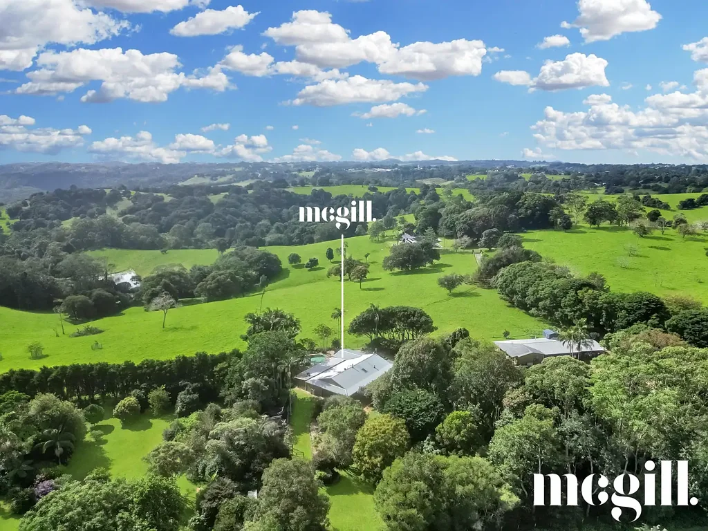 Maleny 4침실 Solid Country Residence with Enchanting Gardens Full of Maleny Charm