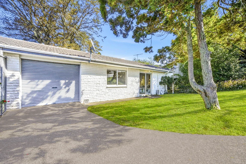 Browns Bay 2房  Rangi Zone for 698k?Believe it