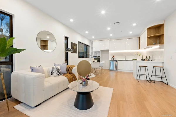 Bucklands Beach 4房 近乎全新，中央空调+双层玻璃，隶属Macleans校网，尽享家庭欢乐时光！ Affordable Standalone Home in Macleans Zone
