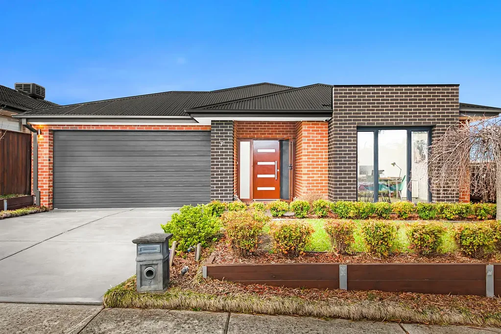 Everything at Your Doorstep – Schools & Shopping Centre Just a Short Walk Away