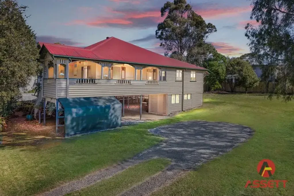North Ipswich 3房 昆士兰家庭住宅，1007平方米，街角地块 - 北伊普斯维奇 + 有潜力分割（需经批准） Queenslander Family Home,1007 m2, Corner Block -   North Ipswich + Potential to Subdivide ( STCA )