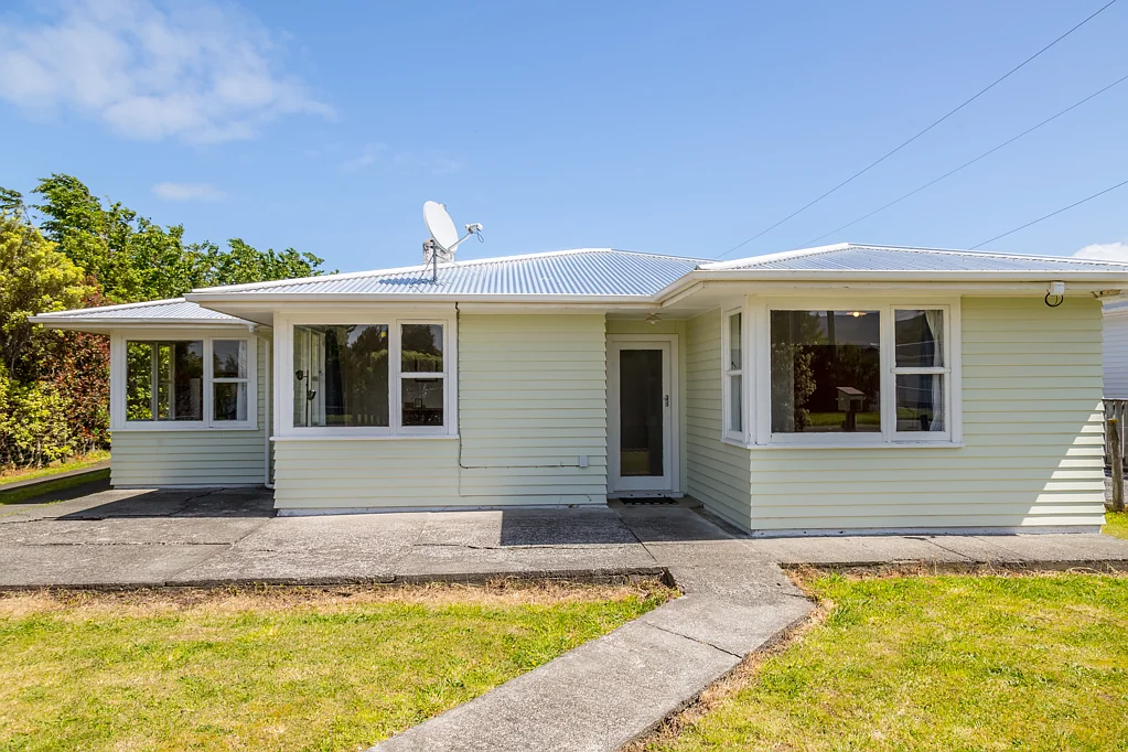 Featherston 3침실 $75,000 Price Drop!