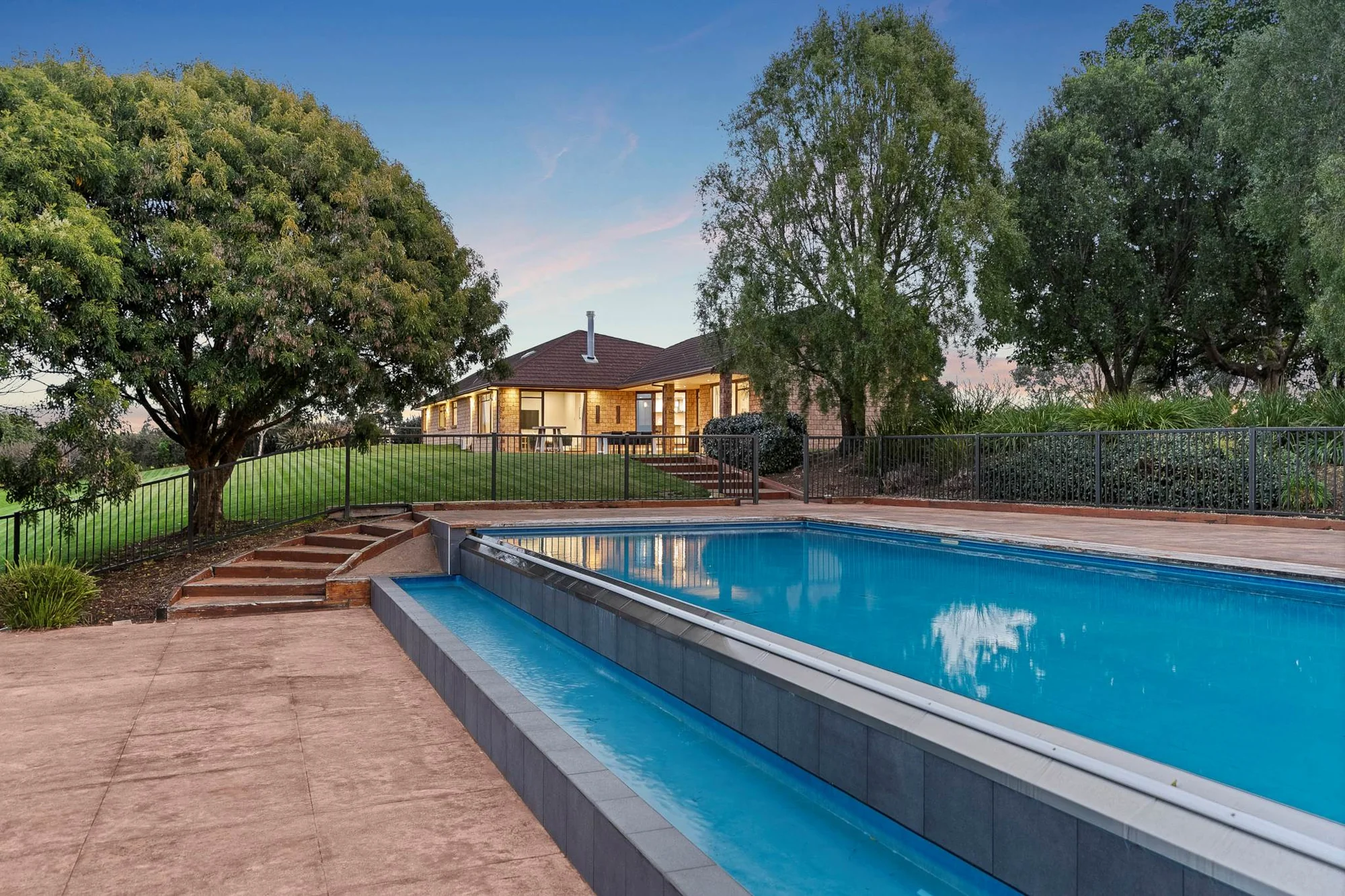 Karaka 6 Bedroom SUPER-SIZED ULTRA-LUXE HOME RESORT + POOLHOUSE