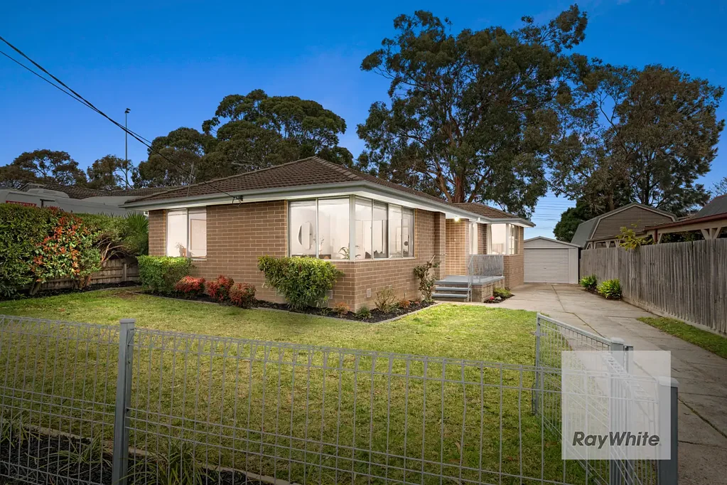 Bundoora 3 Bedroom Loved family home offering lifestyle, convenience and park side living.