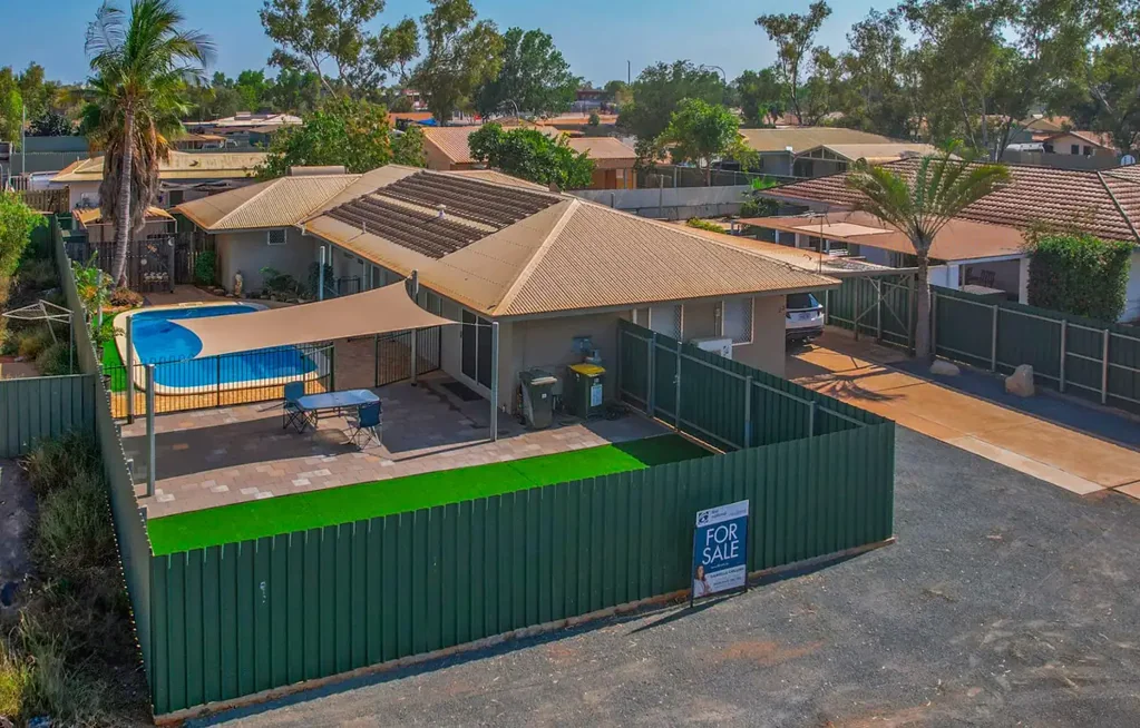 South Hedland 5બેડરૂમ Beautifully Renovated 5x2 MASSIVE Brick Home with Pool!