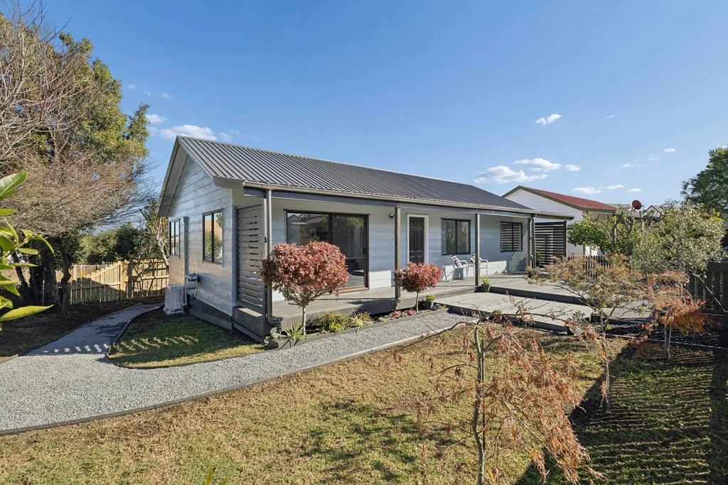 Totara Heights 3房 业主移居海外，急售！全面翻新住宅，全围栏庭院，短驱至超市，交通便利！ Urgent Sale - Vendor Overseas Bound