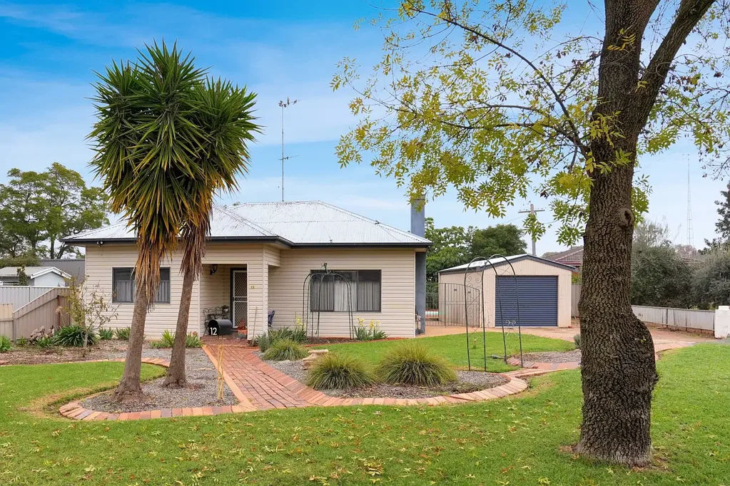 Griffith 3Kwarto Updated kitchen and bathroom AND inground pool!