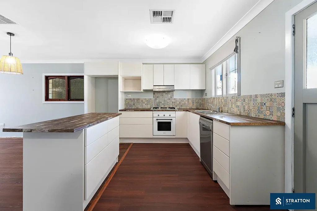Langford 3部屋 3-Bedroom Family Home on Generous 693sqm Block Near to All Amenities!!