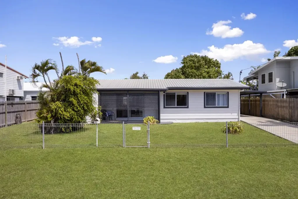 Kirwan 3Zimmer Fresh, Updated & Ready to Enjoy, Two Living Areas in the Heart of Kirwan