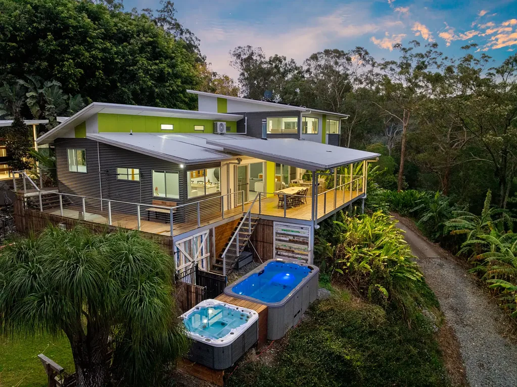 Wongawallan 5 Slaapkamer Unbeatable Value! Privacy & Panoramic Valley Views