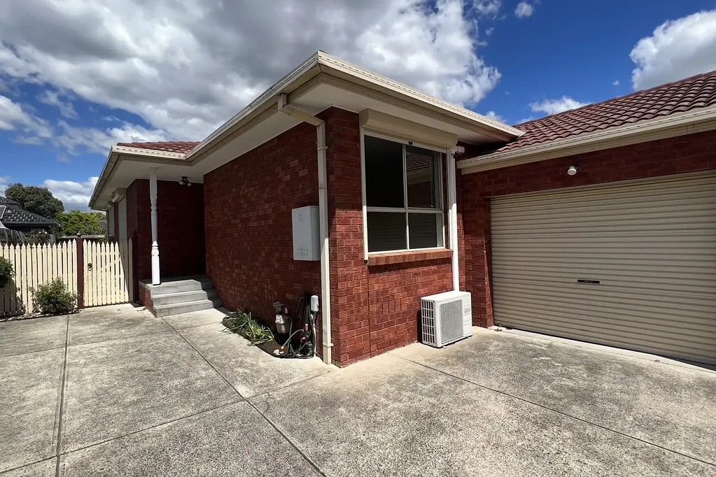 Spacious 3 Bedroom Rear Unit!