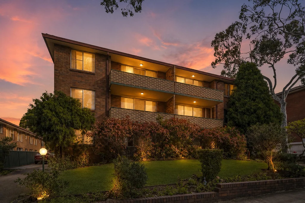 Homebush 2房 Homebush 黄金地段的全面翻新全砖公寓 Fully Renovated Full-Brick Apartment in a Prime Location