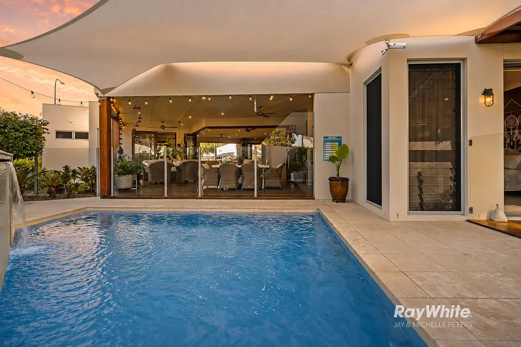 Newport 4બેડરૂમ Award-Winning Lowset Luxury Designed Without Compromise on a Rare 658m2