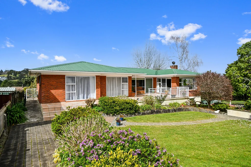 Red Hill 3બેડરૂમ MOVE IN TODAY. GARDENS INCLUDED.