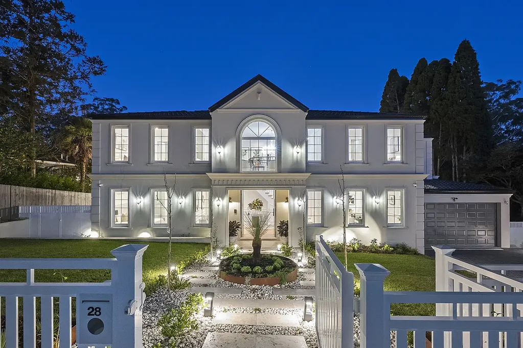 Wahroonga 5Phòng ngủ Brand-New Double Brick Luxury Home in Premium Wahroonga Location