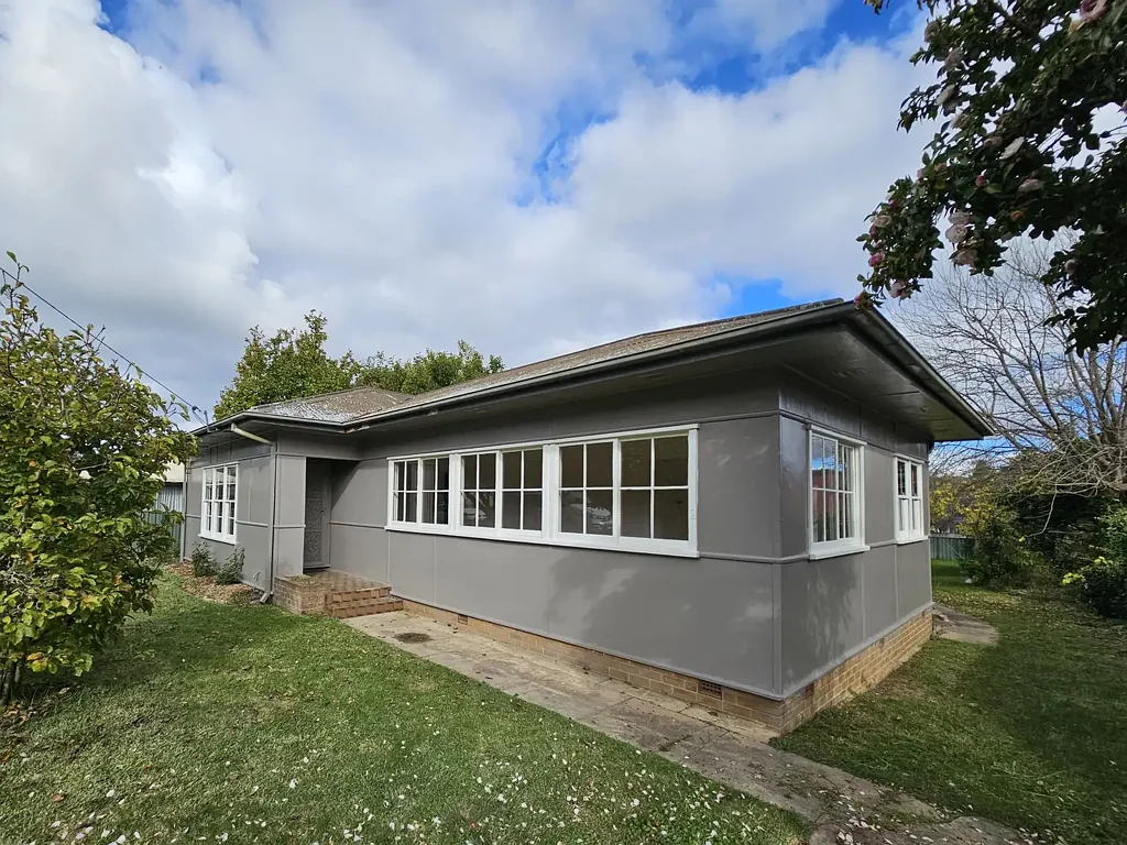 Cottage in sought after location