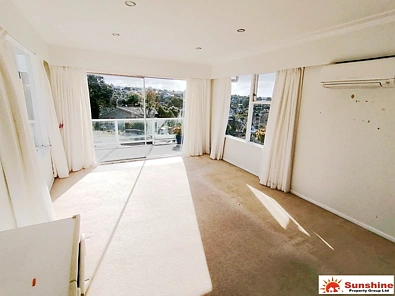 This is a classic lovely 4 bedrooms 3 bathrooms and 3 living rooms family home