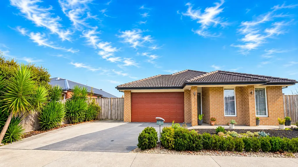 Warragul 4Zimmer Exceptional Family Living on a Prime Corner Block in Prestigious Copelands Estate