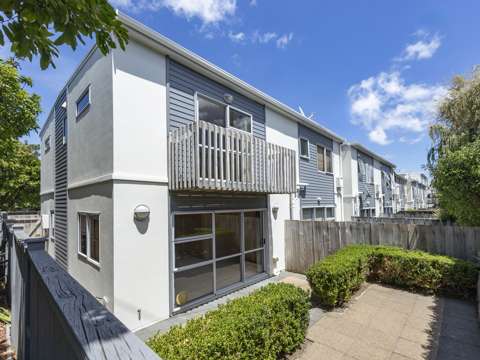 Onehunga 3房  Well Maintained Townhouse Ready for a New Owner
