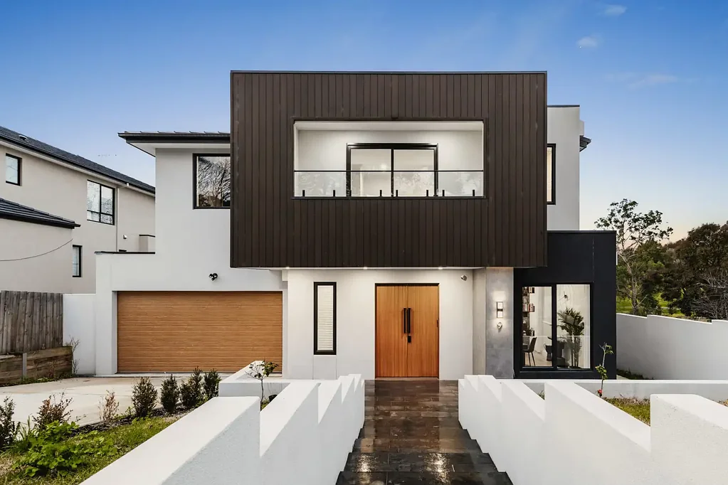 Box Hill North 5 Bedroom A glamorous masterpiece with enormous dimensions