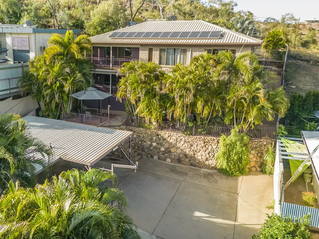 Mount Isa 5Moenga Executive Dual Living Opportunity with Elevated Sunset Views