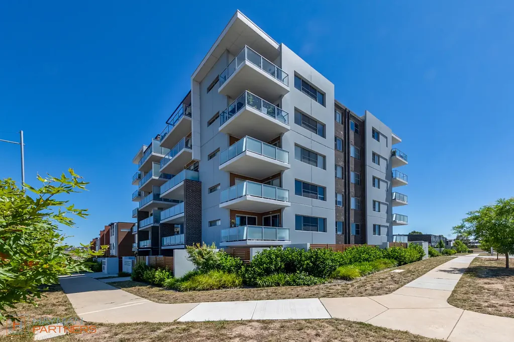 2 bedroom Coombs apartment with courtyard
