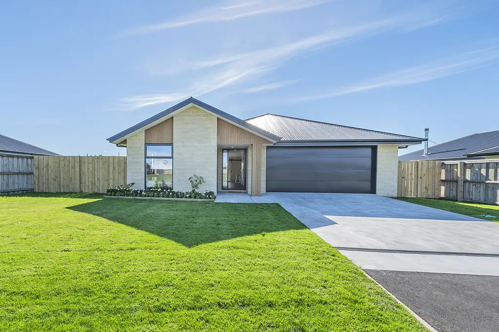 Darfield 4침실 Stylish & Move-In Ready