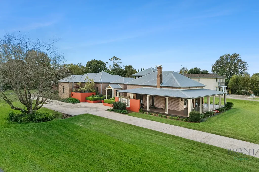 Maleny 3Zimmer Refined Living with Iconic Glass House Mountain Views – Mountain View Road, Maleny!