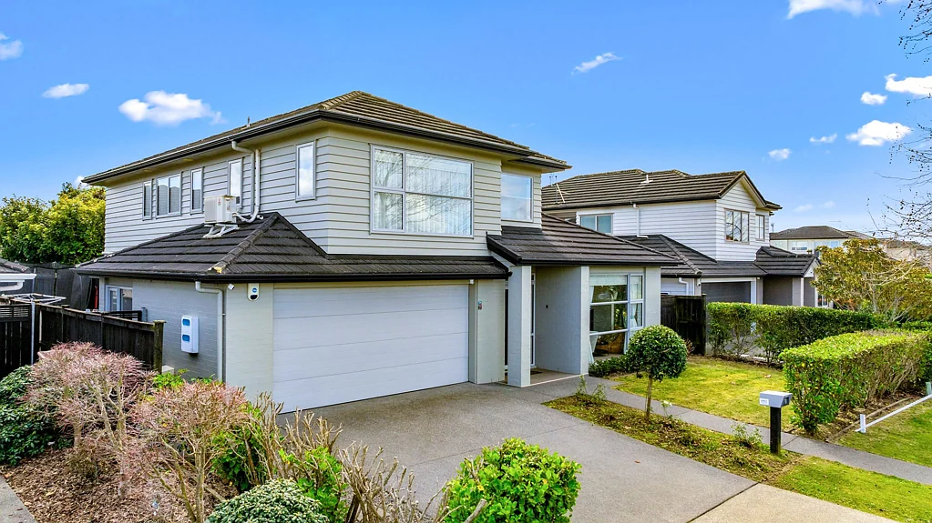 Karaka 5 Bedroom Your Next Gain -Karaka Lakes Living!