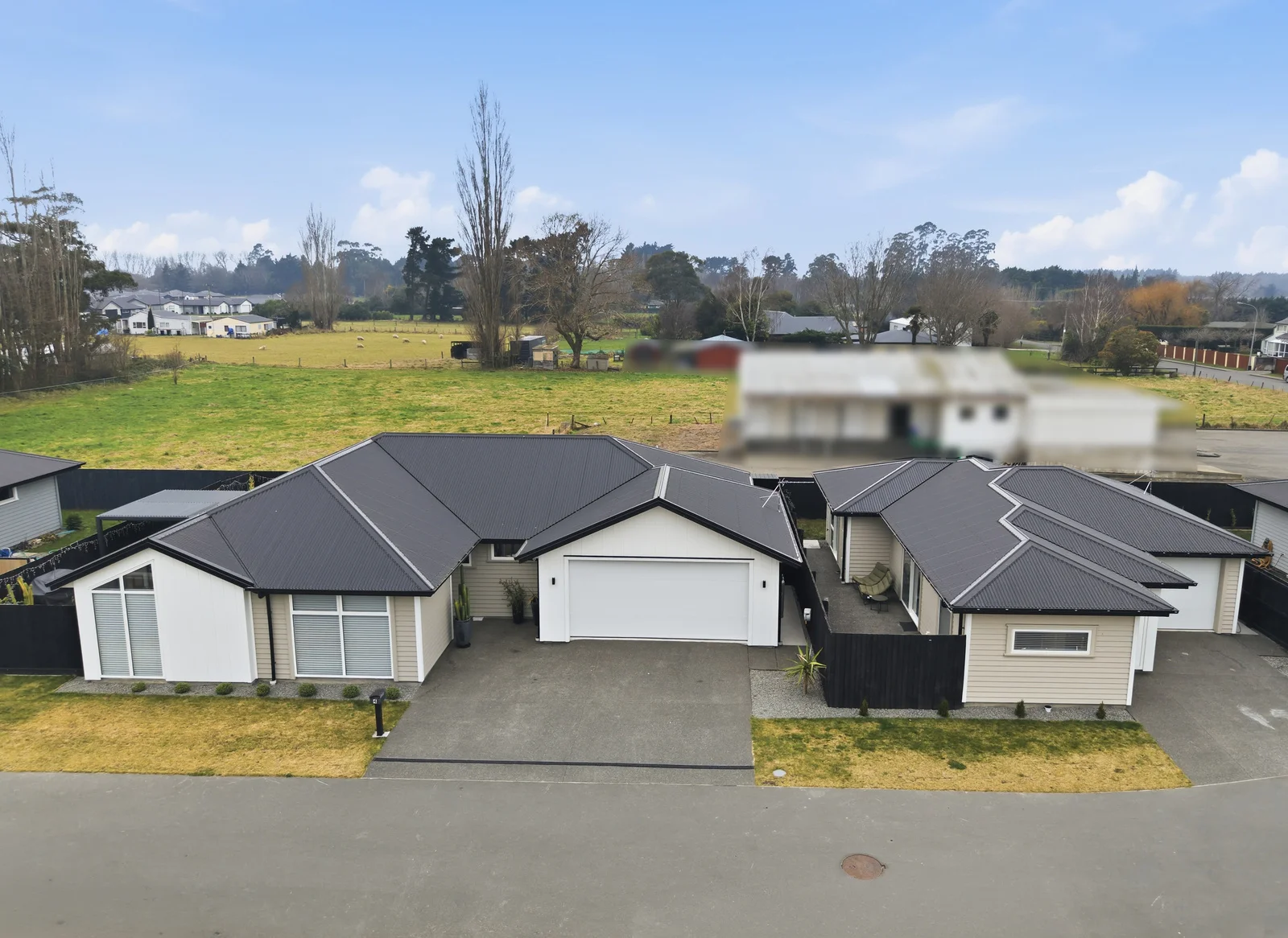 Woodend 6 Slaapkamer One property. Two homes. Endless opportunity!