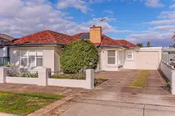 42 Centre Street, Largs Bay