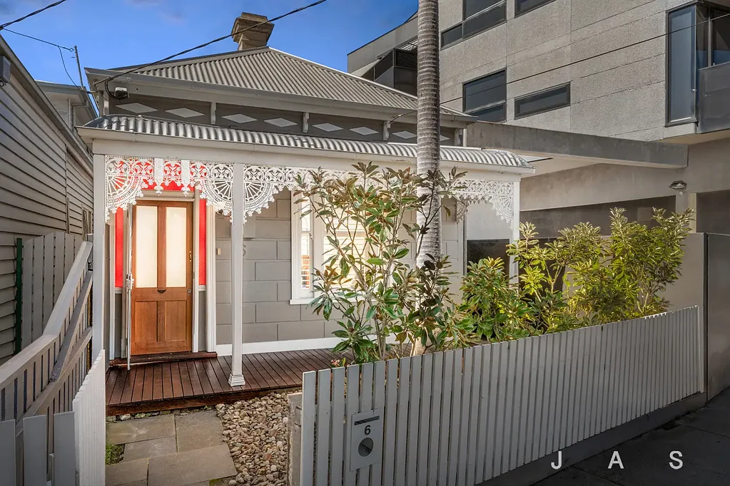 Newport 2 Bedroom Elegance with Lifestyle Convenience