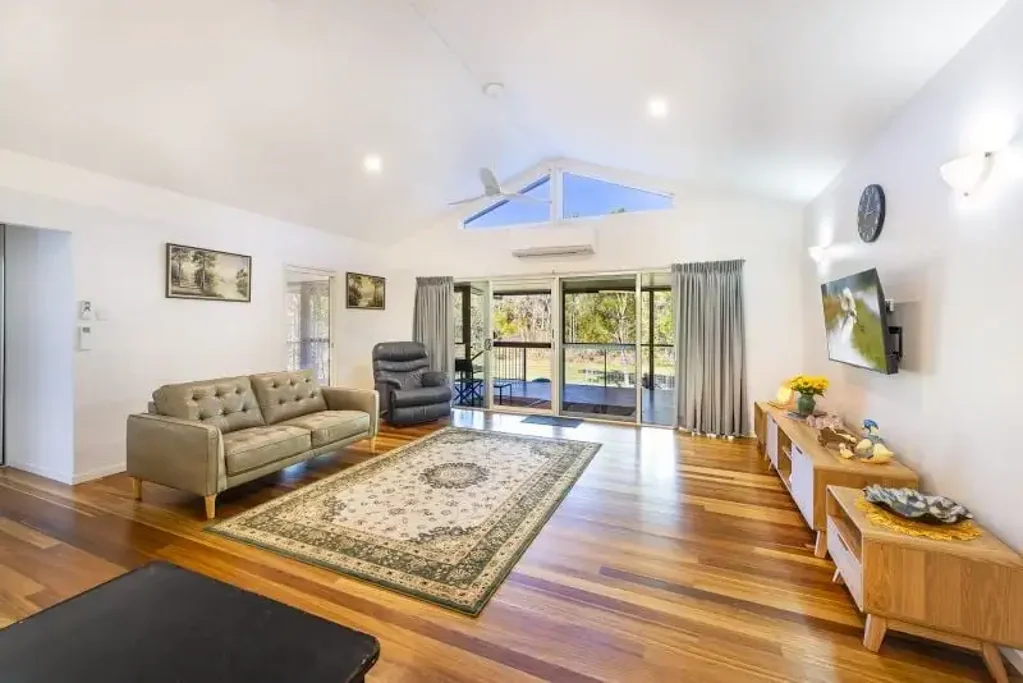 Cooloola Cove 3침실 ARE YOU LOOKING TO ESCAPE THE HUSTLE AND BUSTLE OF CITY LIFE? - THEN YOU NEED TO INSPECT THIS STUNNING HOME ON JUST OVER HALF AN ACRE!